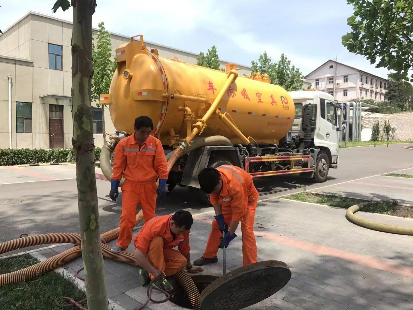 胶州化粪池清理与5-8吨吸粪车施工效率分析